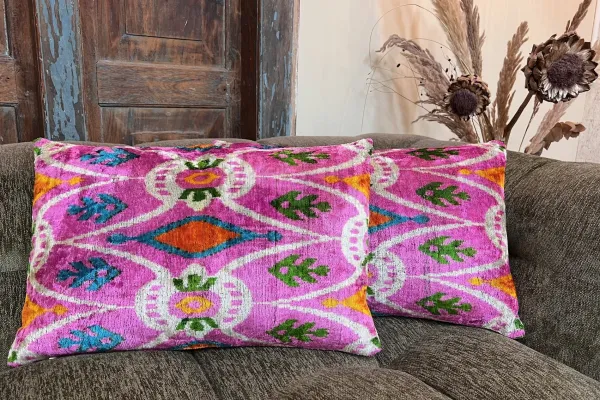 Ikat Velvet kussen roze 60cm x 40cm incl binnen kussen nr.98681