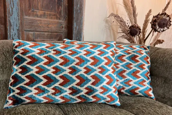 Ikat Velvet kussen diverse kleuren 60cm x 40cm incl binnen kussen nr.98685