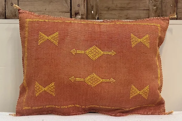 SALE Sabra Kussen uit Marokko oranje / rood 60cm x 40cm incl vulling nr.61180 (kapotte rits)