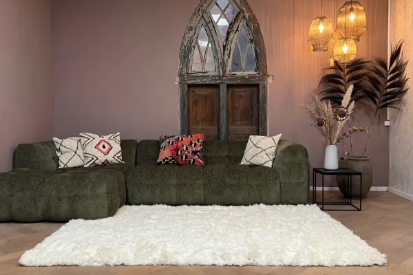 SALE Hoogpolig fluffy vloerkleed gemaakt van wol uit Nieuw-Zeeland. Showroom model 230cm x 160cm