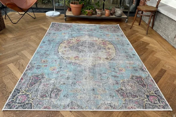 Sale replica vloerkleed 180cm x 120cm hoekje zit los